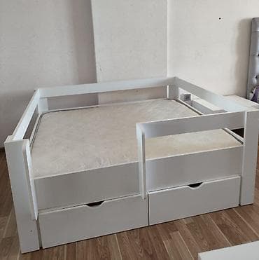 ✔️400 man(Məhəmmədi). Yeni kimi, uşaq çarpayısı satılır. Geyimləri