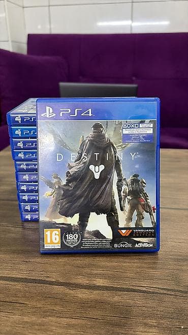 kondisoner islenmis: Playstation 4-5 diskləri satılır. Hər birini öz qiyməti var — 9