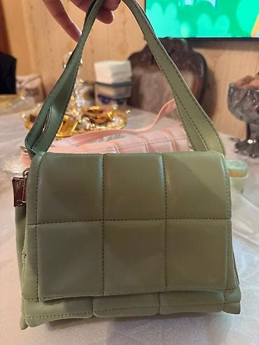 Qadın çiyin çantası – quilted dizayn, açıq yaşıl rəng - Material