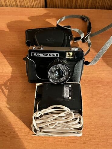 gunəş panelli kamera: Fotaparat antika ideal veziyyetde karopkasinda spiskasida ustunde — 2