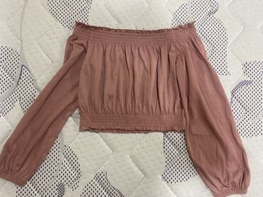 Digər qadın geyimləri: Qadın bluzu – açıq çiyinli, uzunqollu model. - Rəng — 1