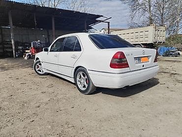 mercedes 190 1995: Mercedes-Benz C-Class: 2 l | 1995 il Sedan — 4