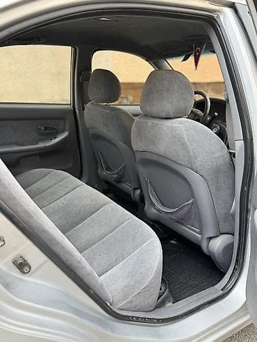 hundai i35: Hyundai Elantra: 2 l | 2005 il Sedan — 6