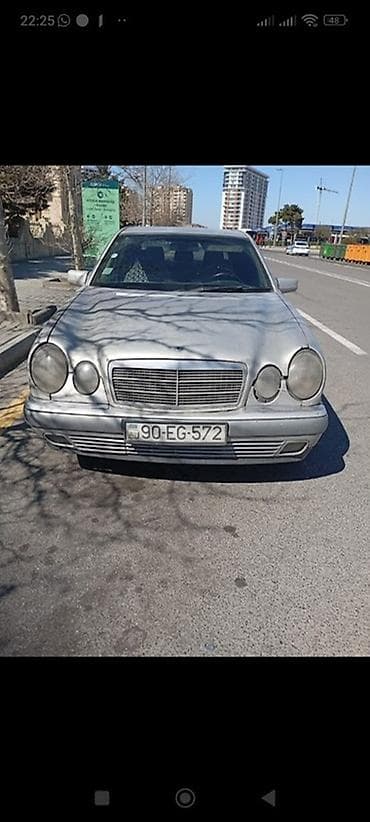 mersedes 1 8: Mercedes‑Benz E‑Class (W210) sedan - Kuzov: 4 qapılı sedan, gümüşü — 4