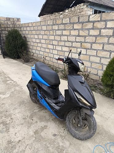 Şəhər içi sürüşlər üçün rahat və qənaətcil skuter. Xüsusiyyətlər: -