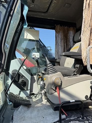 tekerli ekskavator satisi: Hyundai Robex 215L paletli ekskavator Texniki xüsusiyyətlər: - Sinif — 8