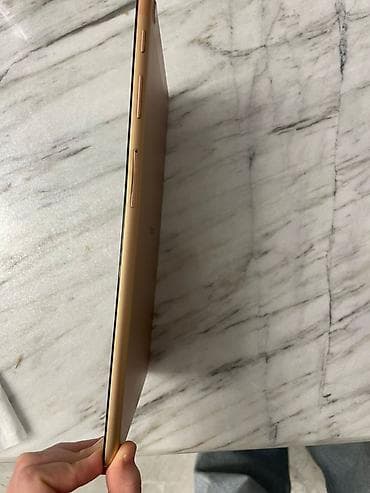 Qızılı rəngdə planşet Xüsusiyyətlər: - İncə və yüngül alüminium