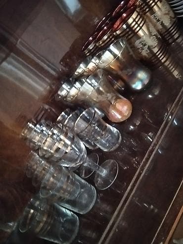 Şüşə stəkan və qədəhlər dəsti - Müxtəlif növdə stəkan və qədəhlərdən