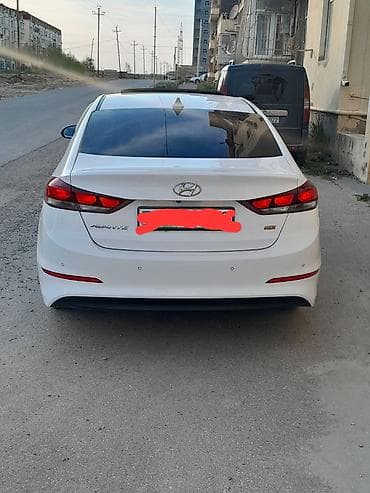 ucuz raf: Hyundai Elantra: 1.6 l | 2017 il Sedan — 4