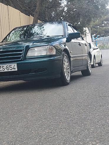 Mercedes-Benz C-Class: 1.8 l | 1997 il Sedan — 5