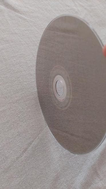 işlemiş mebeler: Playstation 4 diski gta 5 nöqtə cızığı yoxdu az işlənilib — 3