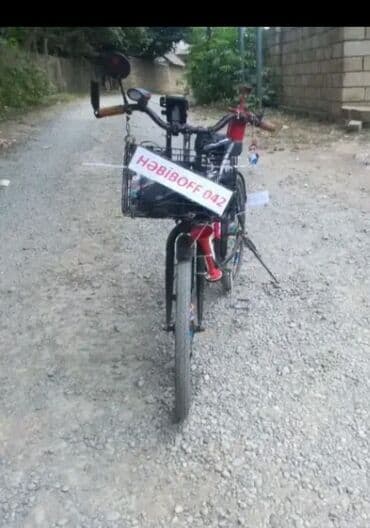 Şəhər və kənd yolları üçün tam təchizatlı universal velosiped -