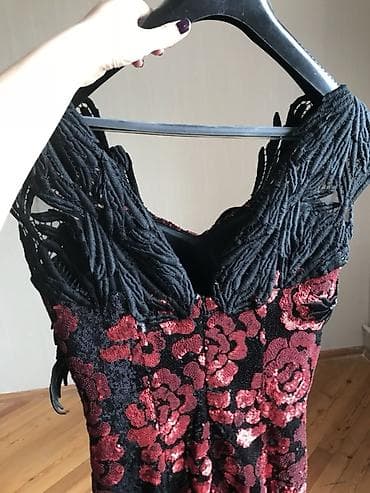 don: Qırmızı güllü payetli gecə libası - Model: çiyinləri açıq, strapless — 6