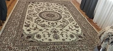 İran üslubunda klassik naxışlı xalça - Rəng palitrası: krem əsas fon