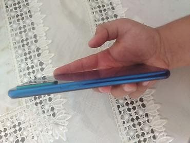 телефон fly selfie 1: Smartfon – mavi gövdə, damla formalı ön kamera kəsiyi olan tam ekranlı — 4