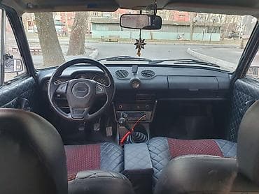 ВАЗ (ЛАДА): LADA 2106 sedan Əsas xüsusiyyətlər: - Kuzov: 4 qapılı sedan, ağ rəng — 6