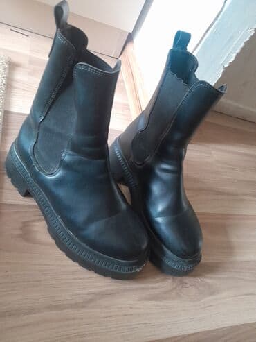 ayaqqabıları 41: Qadın/Unisex botları – Chelsea tərzi - Rəng: qara - Material: hamar — 2