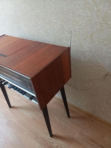 Radiola 314 modeli 1970-ci illerin lampıvı işlek veziyyetde vinil — 3