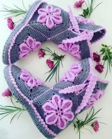 qadınlar üçün toxunma beretlər: Bezekli corablar sifarisle toxunur — 3