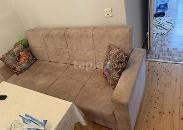 mətbəxə mebeli: Bej rəngli, kompakt 3 nəfərlik divan. Yumşaq, toxumalı parça üzlük və — 1