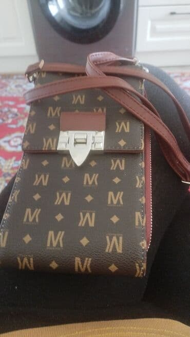 Çiyin çantası, Michael Kors