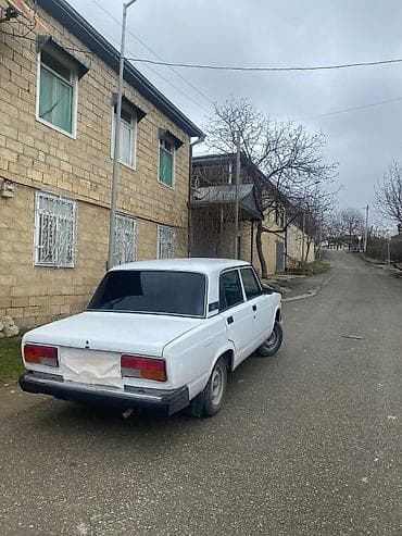 khazar avto: VAZ 2107 sedan – klassik dizaynlı, ağ rəngdə. - Kuzov: 4 qapılı — 3