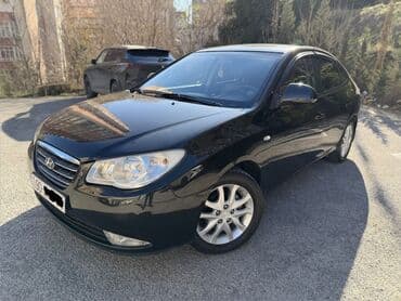 elantra qapı: Hyundai Elantra sedan - Korpus: 4 qapılı sedan, qara rəng - Mühərrik — 6