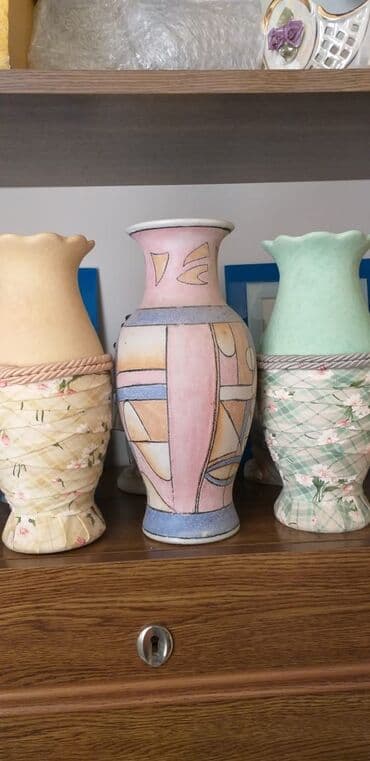 Guldanlar 3 eded her biri 25man . 3 de alinarsa endirim olacaq lalafo.az -da Guldanlar 3 eded her biri 25man . 3 de alinarsa endirim olacaq