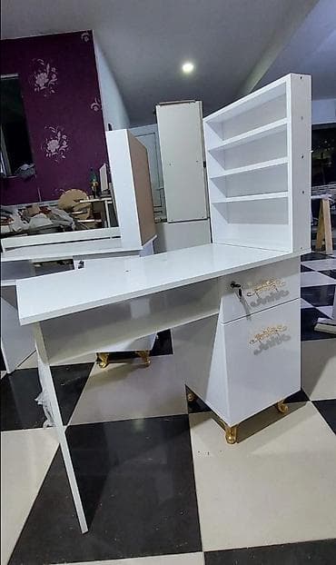 Mebel dəsti – İş masası və dəhliz üçün dolab-komod 1) İş masası -