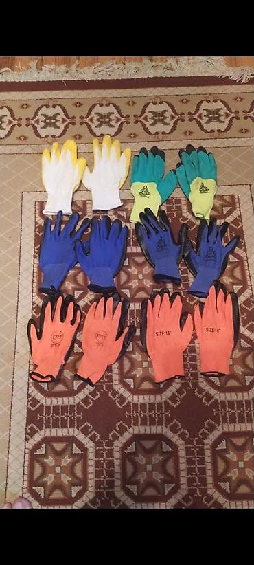 tibbi əlcək qiyməti: 35 qepikdi 1 cutu 600 eded var İki cüt iş əlcəyi. Yaşıl və sarı — 2