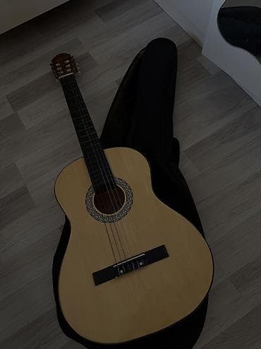 Gitaralar: Klassik gitara M-Mbat firmasi — 1
