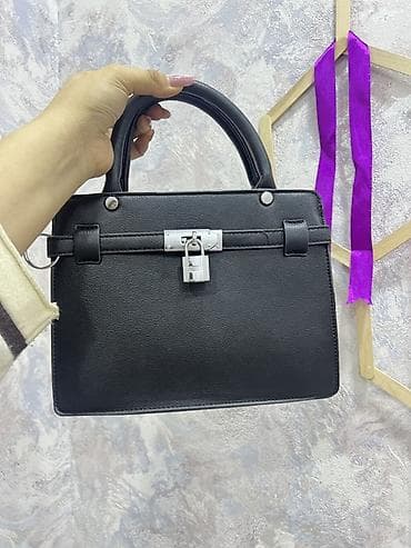 Qara qadın əl çantası - Klassik dizayn, sərt formalı korpus - Üst