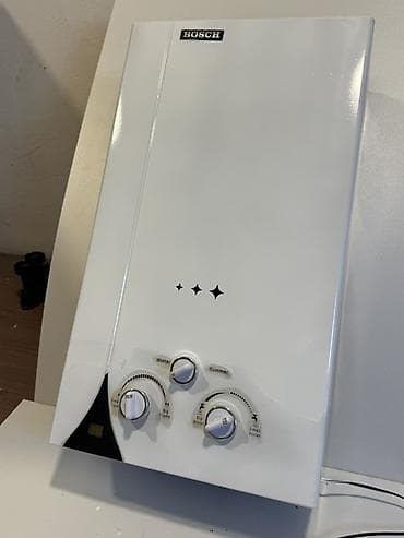 Bosch qazla işləyən su qızdırıcısıadapterlə işləyir, əla vəziyətdə