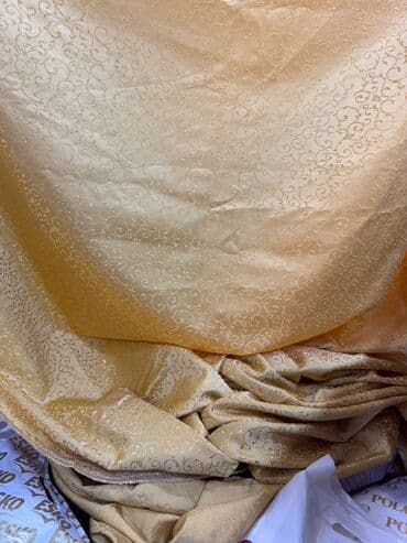 atlas perde: Qızılı naxışlı parça - Material: atlas tipli, yüngül parıltılı - — 1