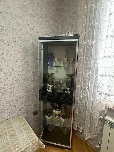 vitrin dolab: Şüşə vitrin-bufet - Material: temperli şüşə ön və yan panellər — 1