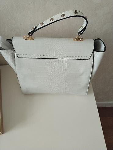 Ağ rəngli DKNY çiyin/əl çantası - Material: kroko teksturalı süni