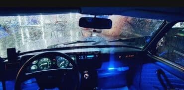 teker yazilari: Model: Lada 2107 Kuzov: sedan, qara rəng Dövlət nömrə nişanı — 8