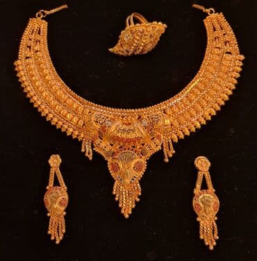 Dəstə daxildir: Üzük, Sep, Sırğa