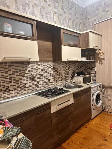 divar mebelleri: Mətbəx mebeli dəsti - Üst və alt dolablar: ağ-krem və qəhvəyi rəng — 2