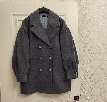 Qadın palto/plaş – tünd boz-mavi rəngdə, qısa/orta uzunluqda