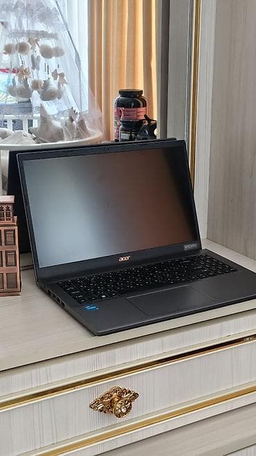 macbook pro 2017: Acer noutbuk – 15.6" ekran, tam ölçülü klaviatura (ayrılmış rəqəm — 3