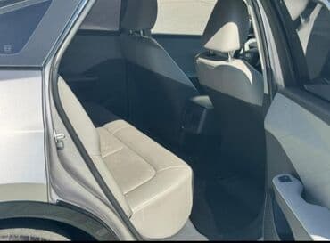 chevrolet azerbaijan satis merkezi: Bu, dörd qapılı, gümüşü rəngli elektrik avtomobilidir. Avtomobilin — 2