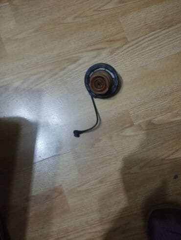 Şin və təkərlər: Ford escapenin yanacaq çəninin qapağı (benzin/qaz qapağı) - Material — 2