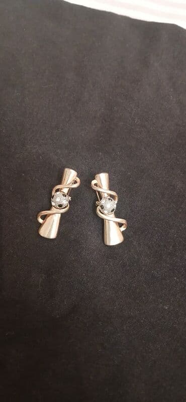 тап аз личные вещи: Zərgərlik: qadın sırğası - Rəng: qızılı tonlarda korpus, üzərində — 2