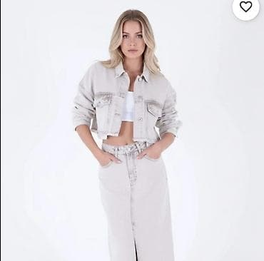 Qadınlar üçün qısa denim ceket

 Rəngi: daş rəngi (bejə çalan)