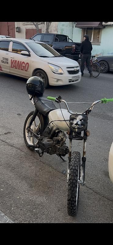 Moped/motosiklet – şəhər və qısa məsafələr üçün praktik nəqliyyat
