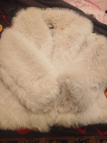 шуба из овчины азербайджанская: Ağ rəngli tüklü kürk gödəkçə - Model: qısa uzunluqlu, geniş şal — 1