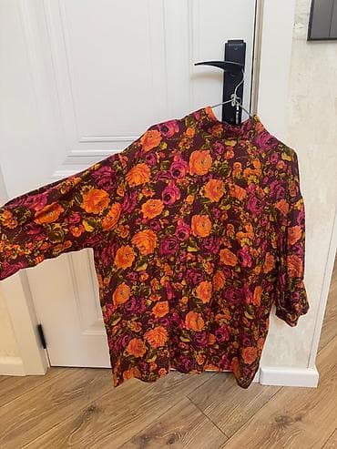 Svitşotlar: Qadın köynəyi – çiçək naxışlı, boğazı qapalı - Rəng və naxış: tünd — 2