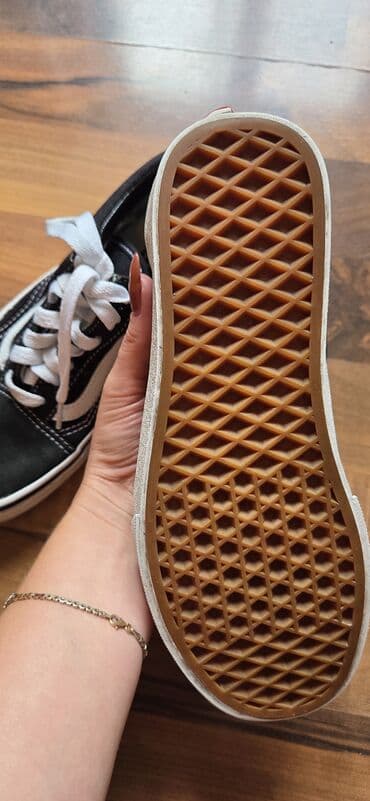 qadınlar üçün ketlər vans old skool: Vans Old Skool stilində idman ayaqqabısı - Rəng: qara/ağ - Material — 2