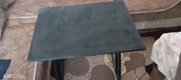 komputer şəkilləri: Kompüter masası, Dördbucaq masa — 3